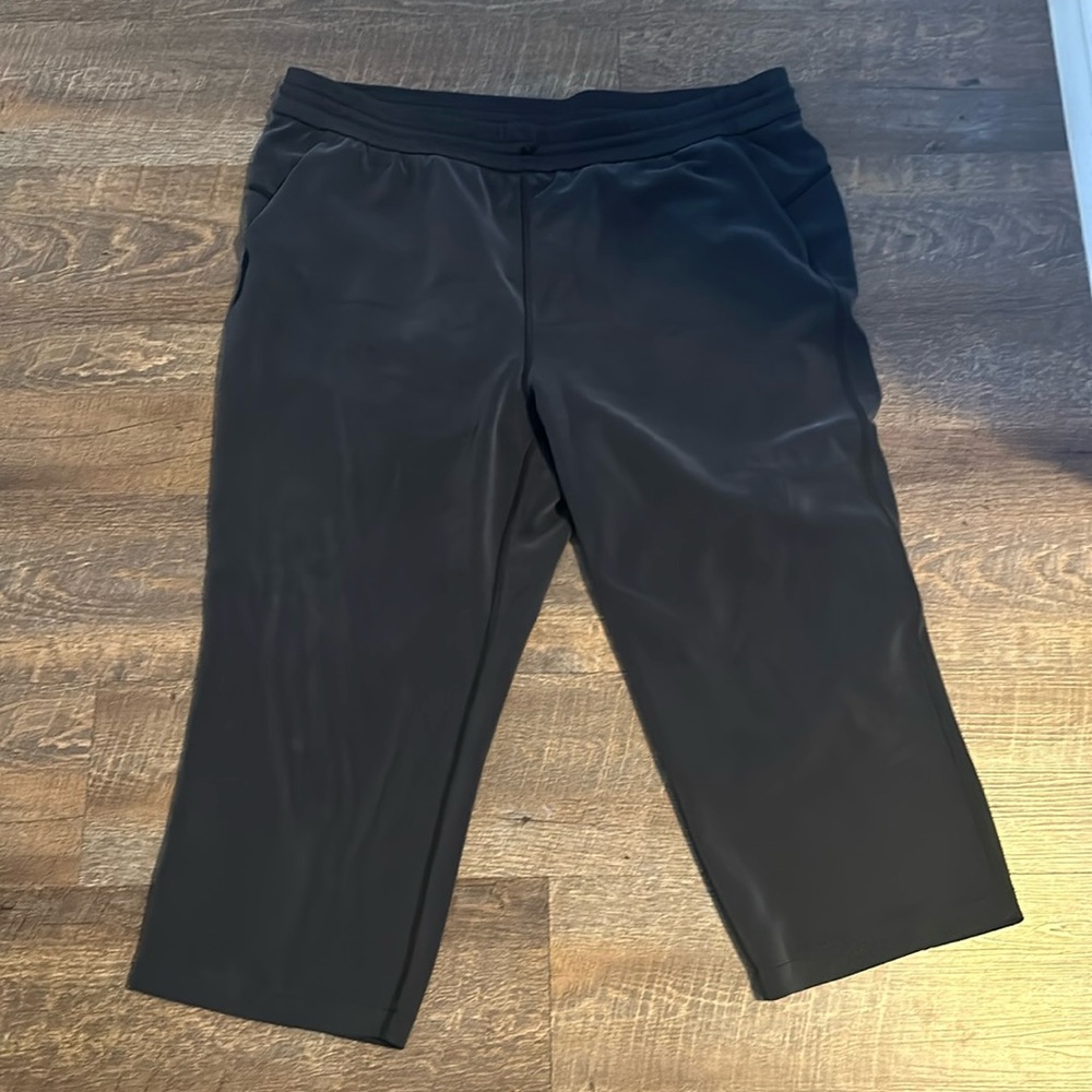 Lululemon Cropped Sweatpants Sz 18